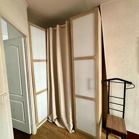 - 50m2 - Tour Eiffel Apartment